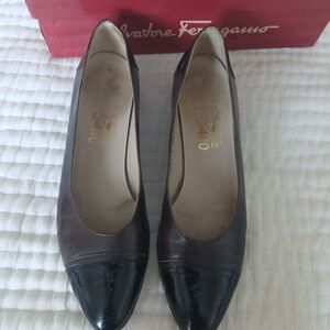 Salvatore Ferragamo Women Sz 9.5 AA Brown Black Leather Cap Toe Pump VTG W/ Box